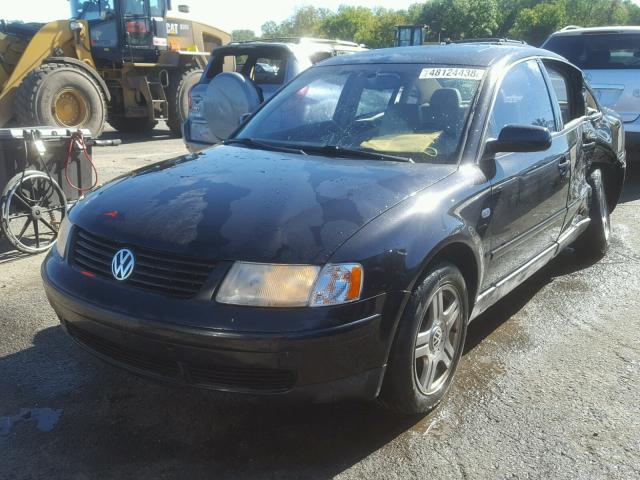 WVWUH23B9YE382014 - 2000 VOLKSWAGEN PASSAT GLX 黑色 照片 2