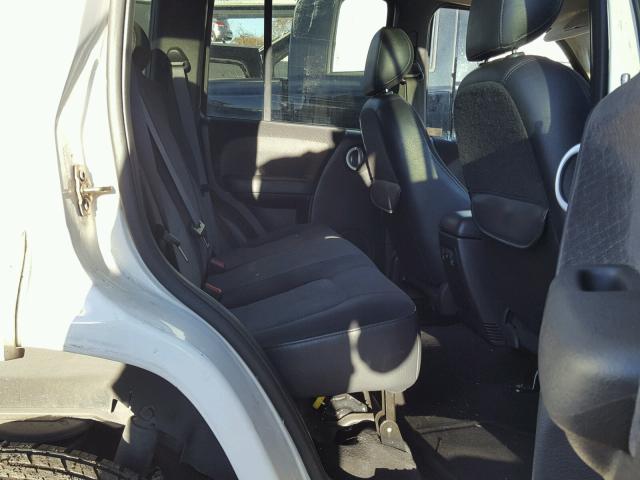 1J4GL58K22W231999 - 2002 JEEP LIBERTY LI WHITE photo 6