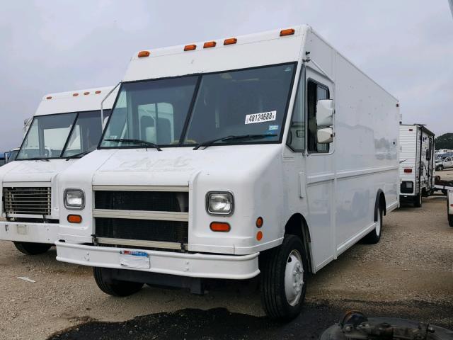 4UZAANBW14CM43743 - 2004 FREIGHTLINER CHASSIS M WHITE photo 2