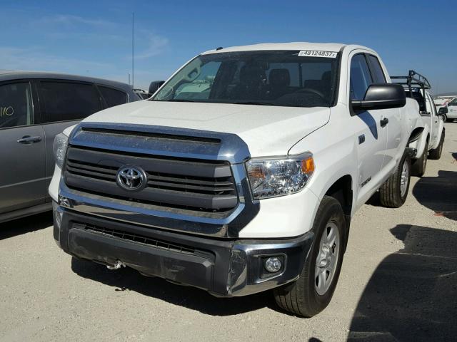 5TFRY5F12FX179106 - 2015 TOYOTA TUNDRA DOU WHITE photo 2