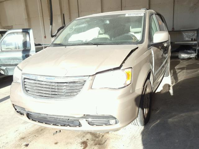 2C4RC1BG3DR518727 - 2013 CHRYSLER TOWN & COU TAN photo 2