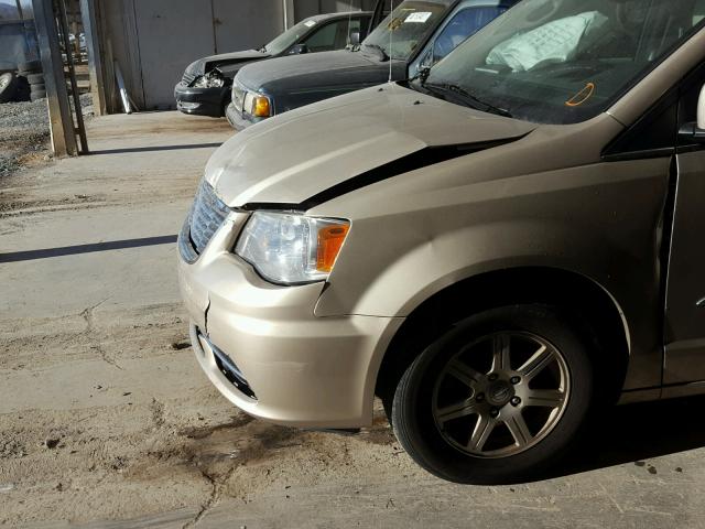 2C4RC1BG3DR518727 - 2013 CHRYSLER TOWN & COU TAN photo 9