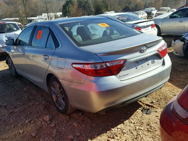 4T1BF1FKXFU018637 - 2015 TOYOTA CAMRY LE ვერცხლისფერი ფოტო 3