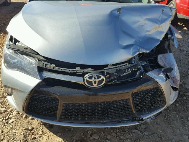 4T1BF1FKXFU018637 - 2015 TOYOTA CAMRY LE ვერცხლისფერი ფოტო 7