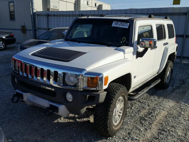 5GTEN13E588114859 - 2008 HUMMER H3 WHITE photo 2