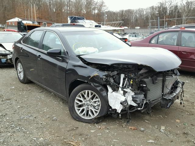 4T1BF1FK1HU720753 - 2017 TOYOTA CAMRY LE შავი ფოტო 1