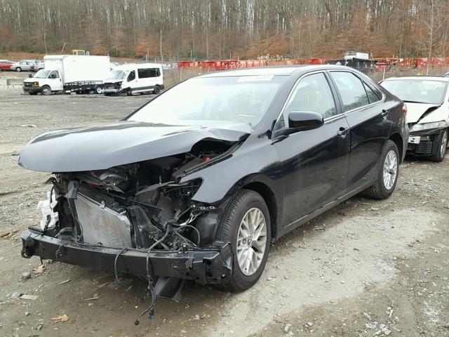 4T1BF1FK1HU720753 - 2017 TOYOTA CAMRY LE შავი ფოტო 2