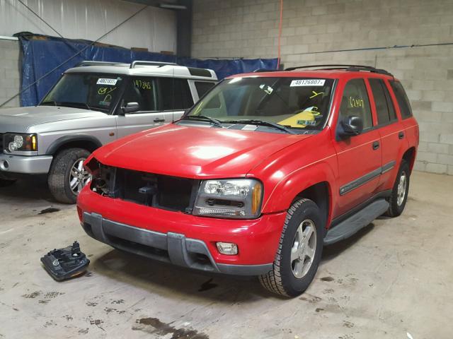 1GNDT13S622235271 - 2002 CHEVROLET TRAILBLAZE RED photo 2