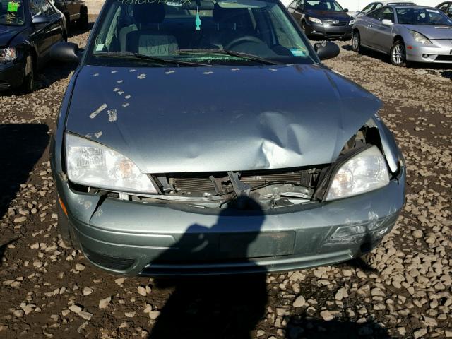 1FAFP34N25W174904 - 2005 FORD FOCUS ZX4 GREEN photo 9