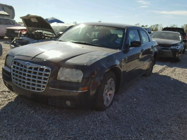 2C3KA53GX7H650203 - 2007 CHRYSLER 300 TOURIN BLACK photo 2