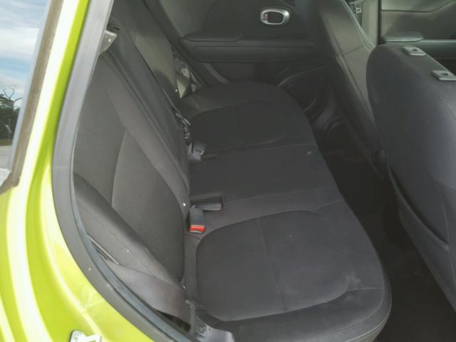 KNDJN2A25E7740403 - 2014 KIA SOUL GREEN photo 6