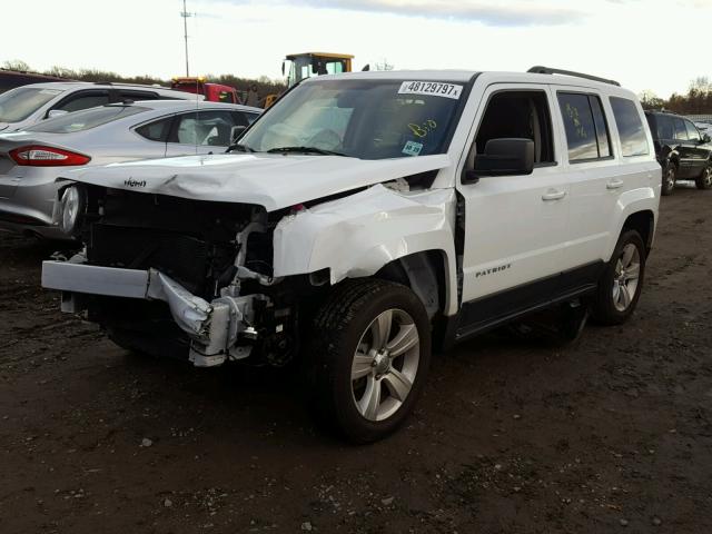 1C4NJRFB0ED778363 - 2014 JEEP PATRIOT LA WHITE photo 2