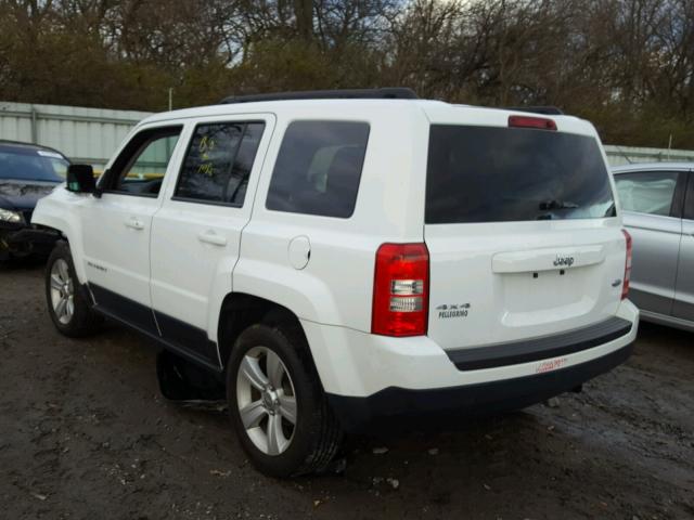 1C4NJRFB0ED778363 - 2014 JEEP PATRIOT LA WHITE photo 3