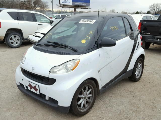 WMEEJ31X69K248160 - 2009 SMART FORTWO PUR WHITE photo 2