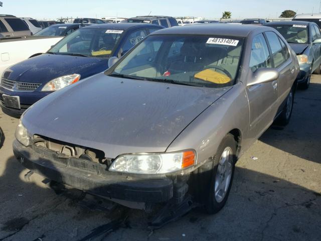 1N4DL01A6YC155622 - 2000 NISSAN ALTIMA XE GOLD photo 2