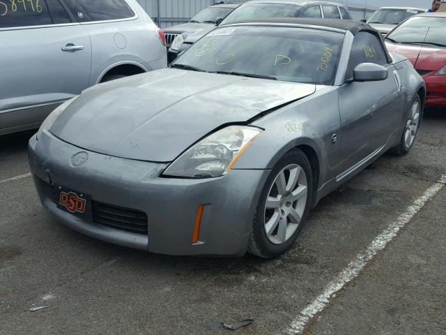 JN1AZ36A05M750819 - 2005 NISSAN 350Z ROADS SILVER photo 2