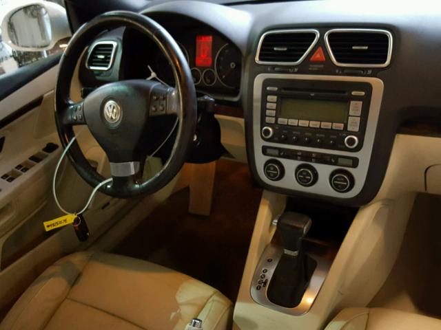 WVWFA71F78V020957 - 2008 VOLKSWAGEN EOS LUX 白色 照片 9