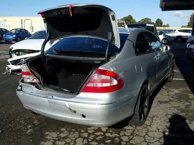 WDBTJ65J45F149884 - 2005 MERCEDES-BENZ CLK 320C SILVER photo 4