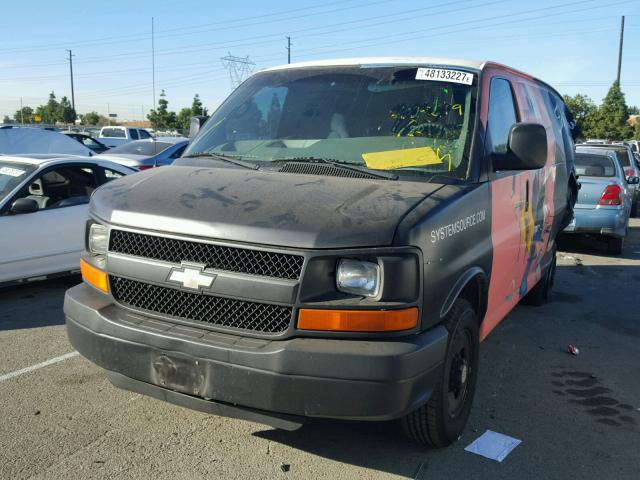 1GCGG25VX51260465 - 2005 CHEVROLET EXPRESS G2 WHITE photo 2