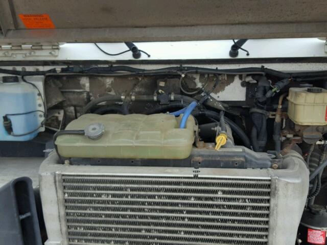 4UZAAPBWX5CV05993 - 2005 FREIGHTLINER CHASSIS M WHITE photo 7