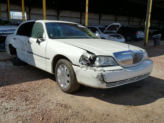 1LNHM83WX4Y672186 - 2004 LINCOLN TOWN CAR U WHITE photo 1