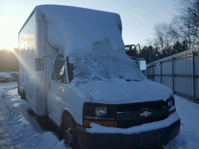 1GBJG31U031100573 - 2003 CHEVROLET EXPRESS G3 WHITE photo 1