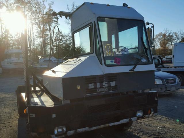 T1C4L1C0SC1AA2607 - 1982 OTTAWA YARD TRACTOR TRLRJOCKEY WHITE photo 1