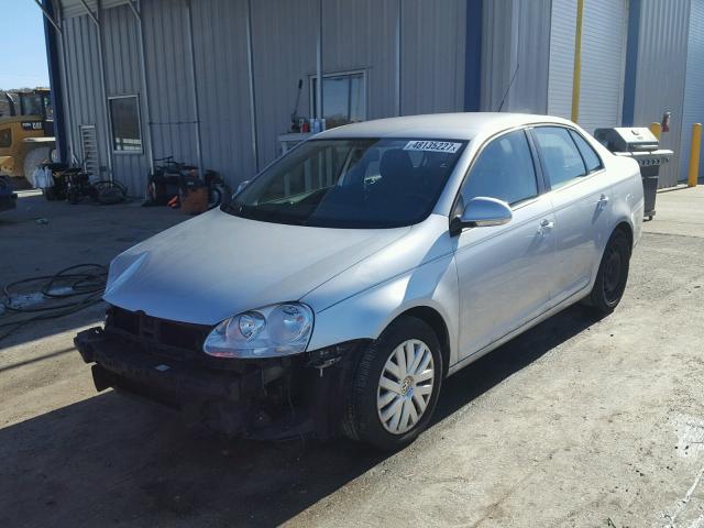 3VWJX7AJ0AM053213 - 2010 VOLKSWAGEN JETTA S SILVER photo 2