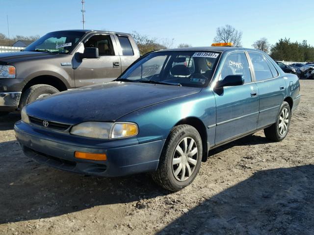 4T1BF12K2TU873642 - 1996 TOYOTA CAMRY LE GREEN photo 2