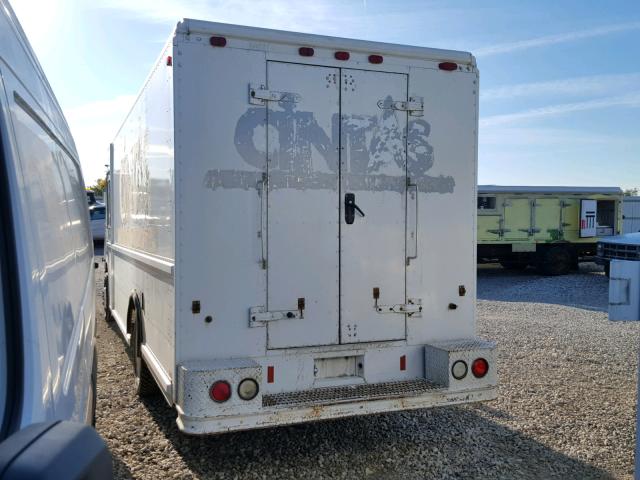 4UZA4FA40WC977610 - 1998 FREIGHTLINER CHASSIS M WHITE photo 3