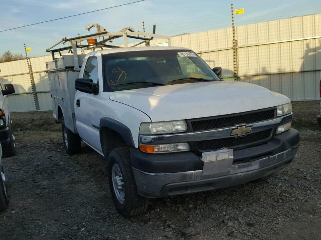 1GBHC24U72E180364 - 2002 CHEVROLET SILVERADO WHITE photo 1