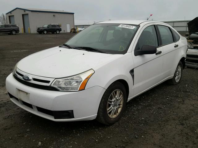 1FAHP35N28W107229 - 2008 FORD FOCUS SE WHITE photo 2