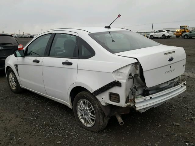 1FAHP35N28W107229 - 2008 FORD FOCUS SE WHITE photo 3