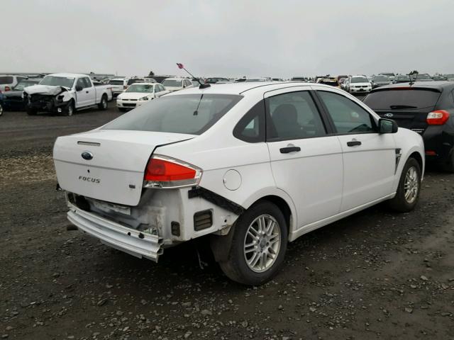 1FAHP35N28W107229 - 2008 FORD FOCUS SE WHITE photo 4