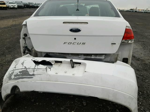 1FAHP35N28W107229 - 2008 FORD FOCUS SE WHITE photo 9