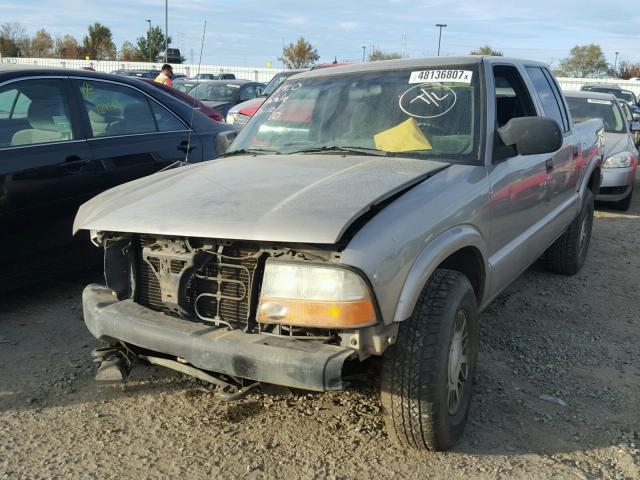 1GTDT13W82K199577 - 2002 GMC SONOMA GRAY photo 2