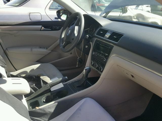 1VWAP7A37CC047642 - 2012 VOLKSWAGEN PASSAT S رمادي صورة 5