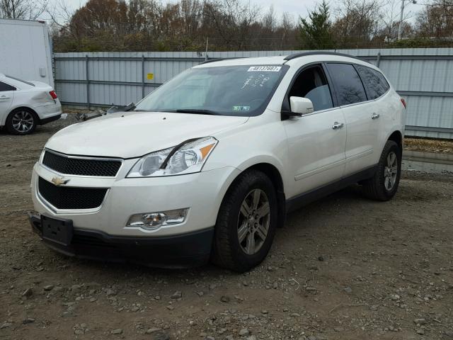 1GNKVGED2BJ401925 - 2011 CHEVROLET TRAVERSE L WHITE photo 2