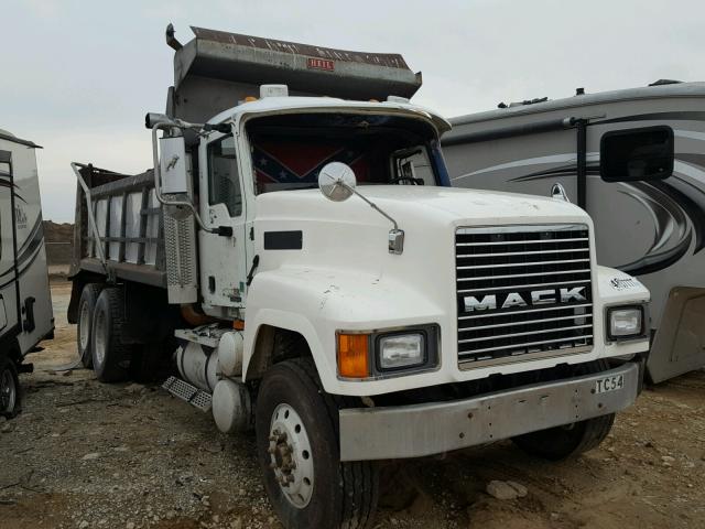 1M2AG11CX2M001193 - 2002 MACK 700 CV700 WHITE photo 1