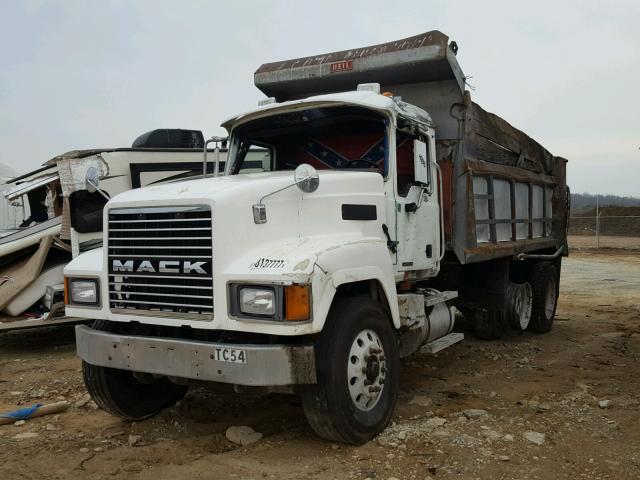 1M2AG11CX2M001193 - 2002 MACK 700 CV700 WHITE photo 2