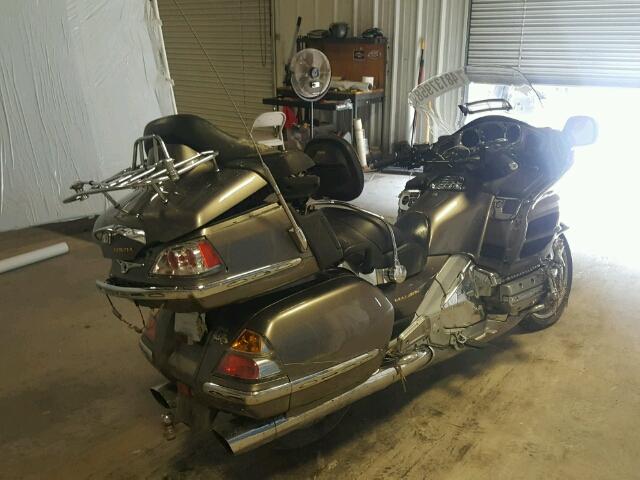 1HFSC47014A305820 - 2004 HONDA GL1800 SILVER photo 4