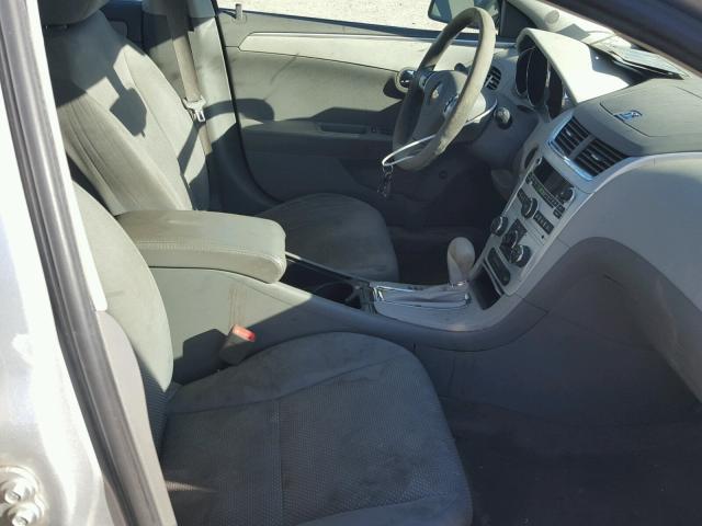 1G1ZB5EB9AF299987 - 2010 CHEVROLET MALIBU LS ვერცხლისფერი ფოტო 5