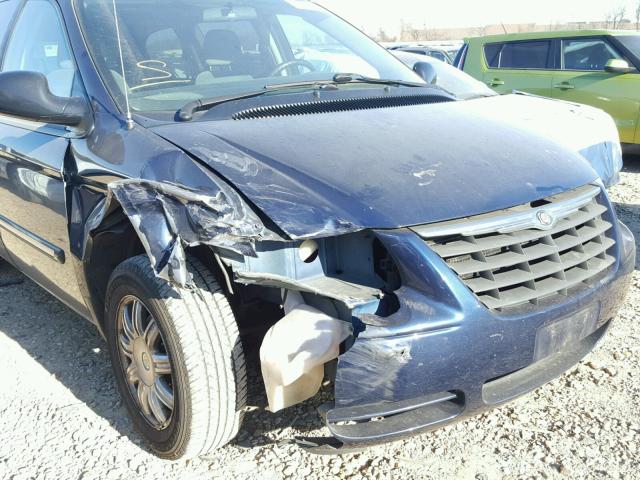 2C4GP54LX5R536639 - 2005 CHRYSLER TOWN & COU BLUE photo 9