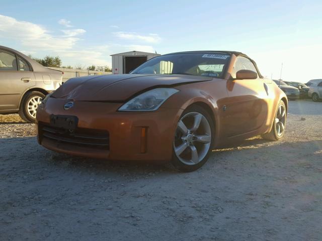 JN1AZ36A16M451244 - 2006 NISSAN 350Z ROADS ORANGE photo 2