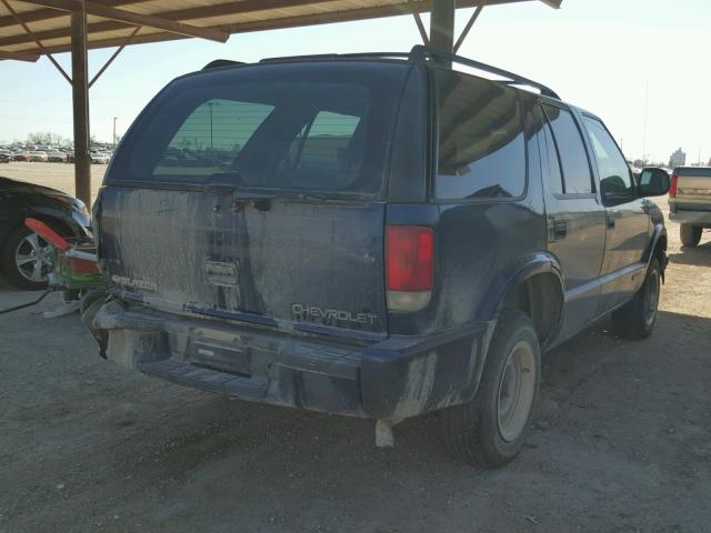 1GNCS13W0W2268919 - 1998 CHEVROLET BLAZER BLUE photo 4