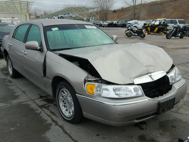 1LNHM82W0XY699614 - 1999 LINCOLN TOWN CAR S BEIGE photo 1