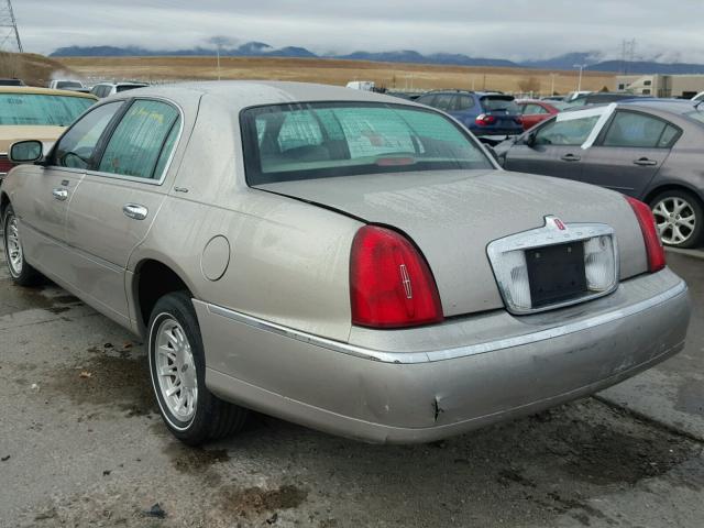 1LNHM82W0XY699614 - 1999 LINCOLN TOWN CAR S BEIGE photo 3