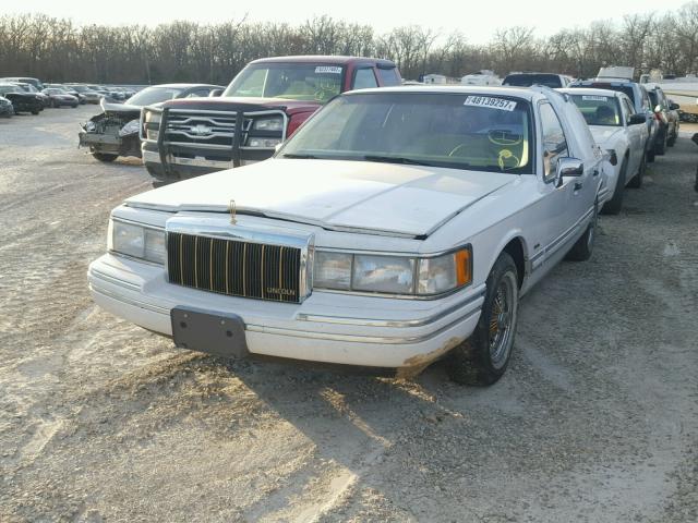 1LNLM82W1NY731350 - 1992 LINCOLN TOWN CAR S WHITE photo 2