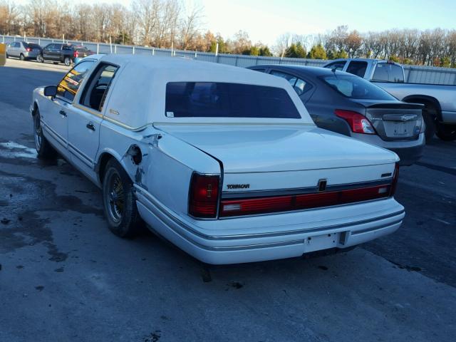 1LNLM82W1NY731350 - 1992 LINCOLN TOWN CAR S WHITE photo 3