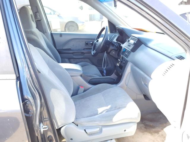 2HKYF18104H617878 - 2004 HONDA PILOT LX GRAY photo 5